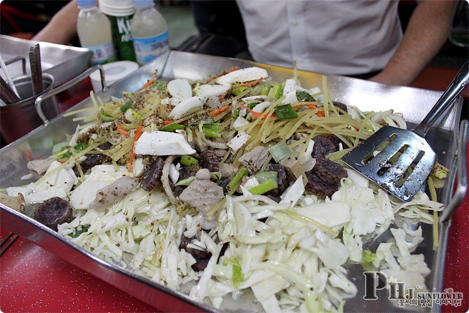 신림맛집-신림동의 명물인 순대타운 백순대와 순대곱창볶음의 맛.추억의 맛으로 기억하면 좋을듯-