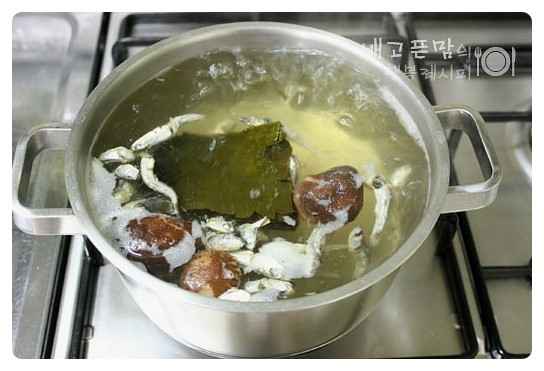 국물과 함께 떠서 드세요~~
