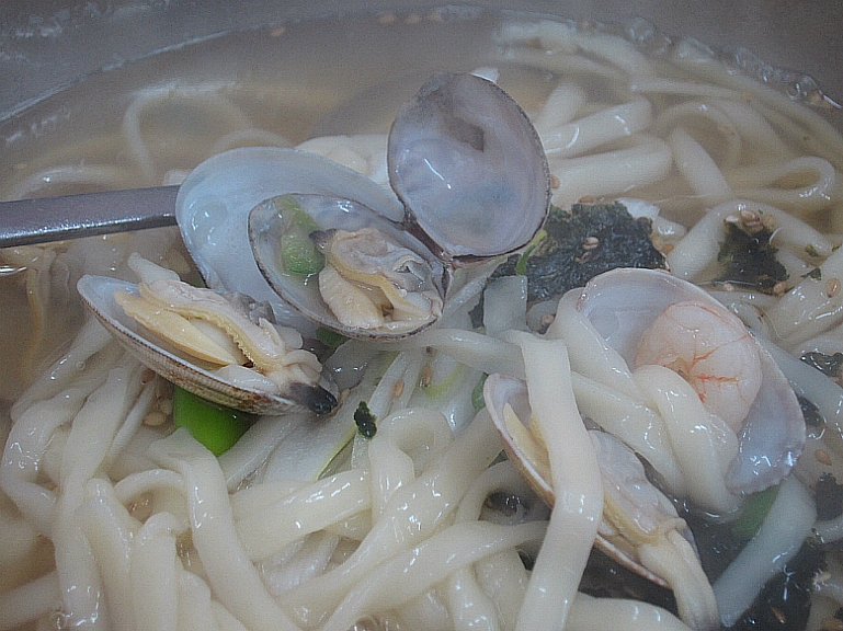 풍성한칼국수 이미지
