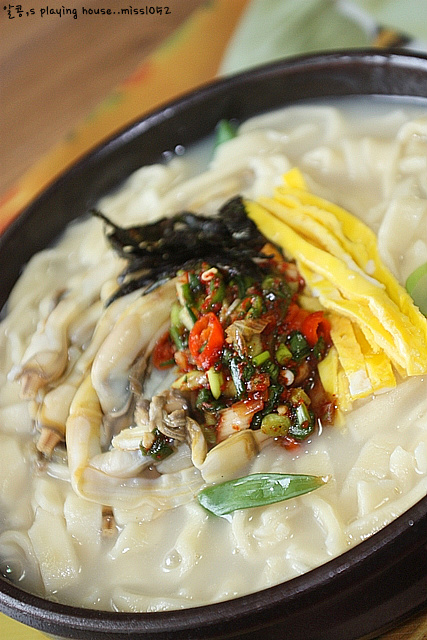 한입 넣으면 맨정신 실종-맛조개 손칼국수..