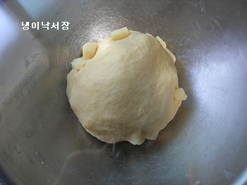 치즈가 쭈~욱 모짜렐라 치즈 빵