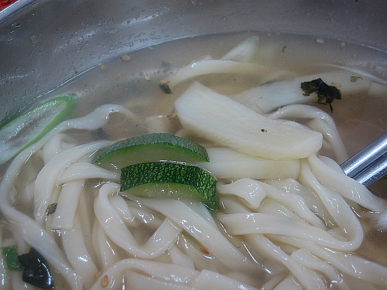 풍성한칼국수 이미지