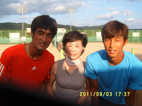 2011년 9월3일/칠곡군민 테니스장서....설재민 선수,김영준 선수와 함께
