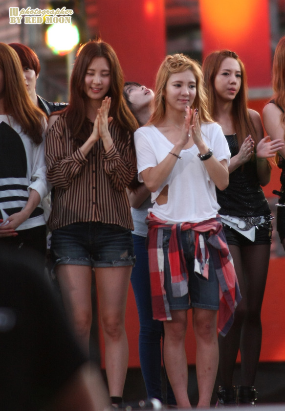 [PIC][25-08-2012]Hình ảnh mới nhất từ Concert "14th Korea-China Music Festival in Yeosu" của SNSD - Page 12 1958B14F503ED9222B394A