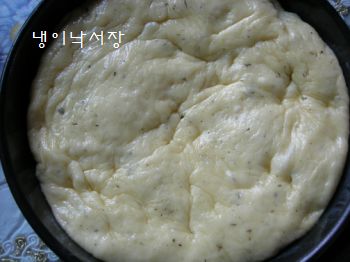 허브가 듬뿍 들어간 프렌치 피자