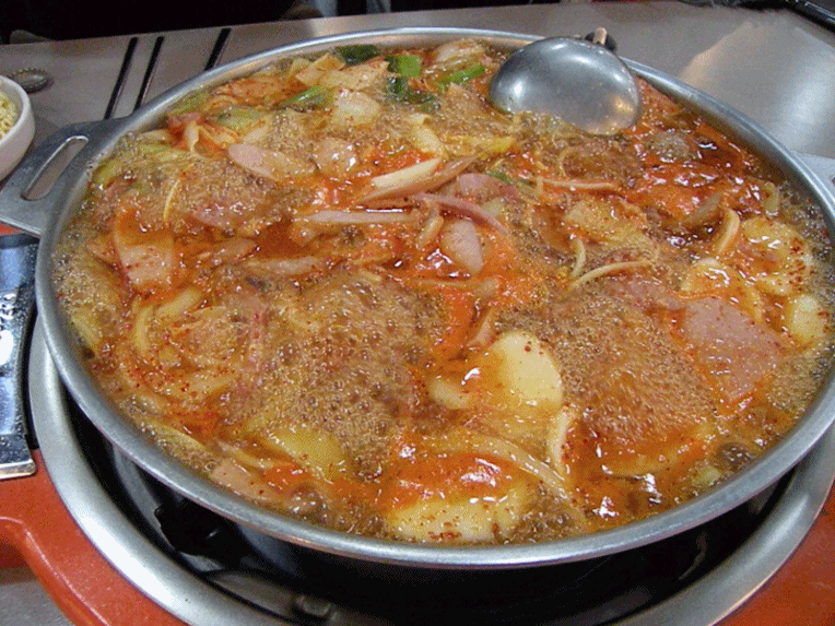 홍대 맛집/찬바람이 불면 생각나는 부대찌개 ~~수제햄이 맛있는 박가부대찌개~!!