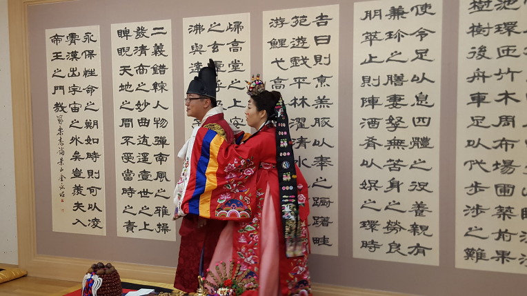폐백(幣帛)올리면서 사진