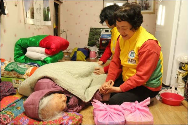 [동아일보기사] 신천지자원봉사단의 변함없는 이웃사랑