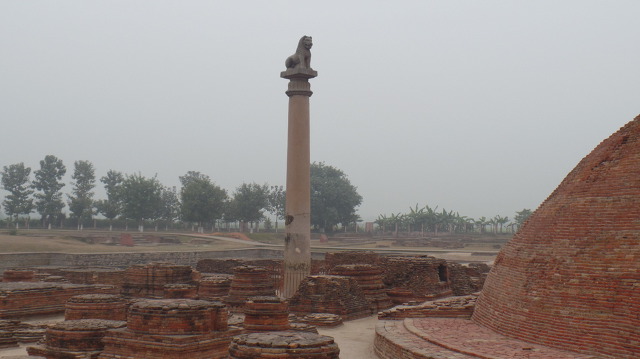 타인의 얼굴이나 입만 쳐다 보는 사람
