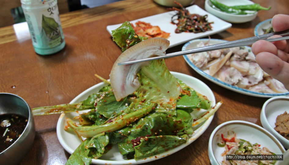 3000원 물국수에 돼지머리고기 한 접시가 덤 