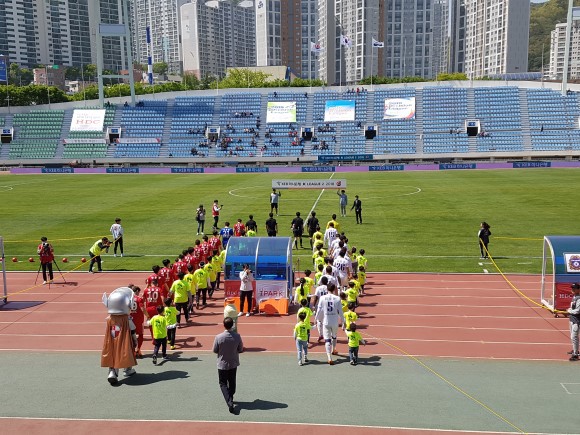 2018년 4월 21일 구덕운동장 축구경기 보고 야구장으로...